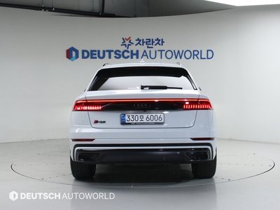 AUDI Q8 - 3