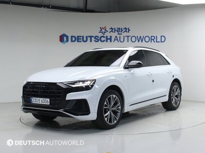 AUDI Q8 - 1