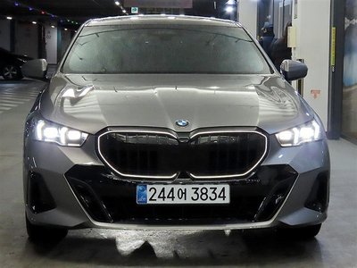 BMW 5 SERIES - 1