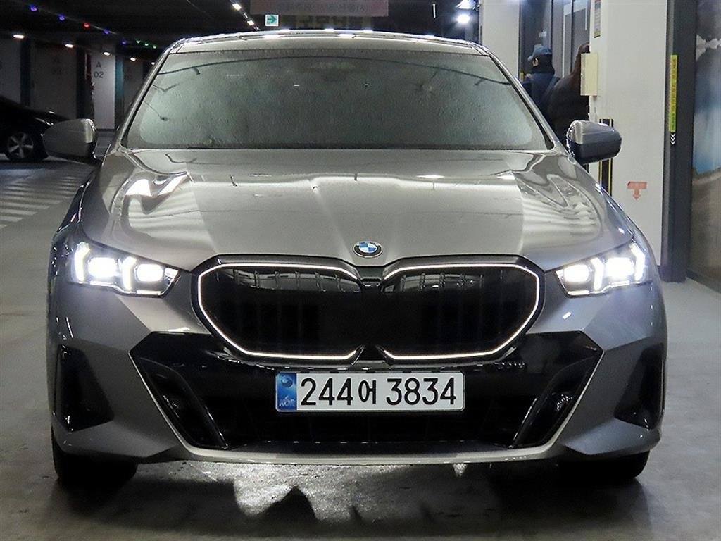 BMW 5 SERIES - View 1