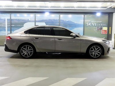 BMW 5 SERIES - 2