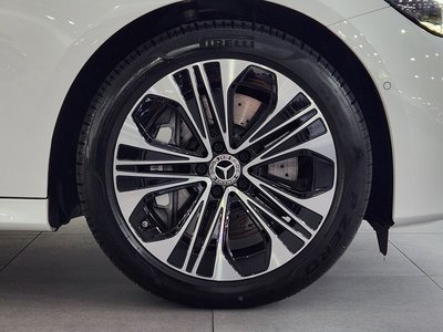 2025 Mercedes-BENZ E-CLASS 照片 2