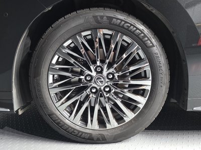 صورة 6 لـ 2024 Lexus LM