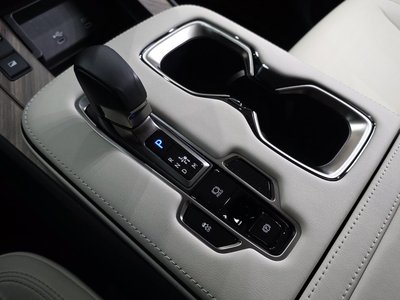 صورة 9 لـ 2024 Lexus LM