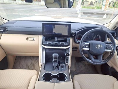 TOYOTA LAND CRUISER 300 - 10