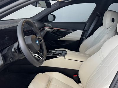 صورة 10 لـ 2025 BMW I5