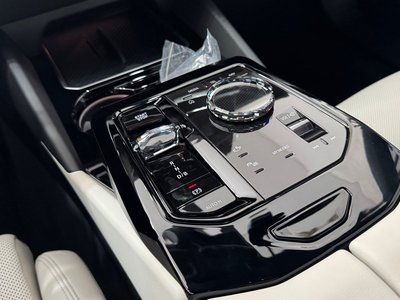 صورة 9 لـ 2025 BMW I5