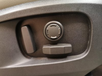 LAND ROVER DEFENDER - 9