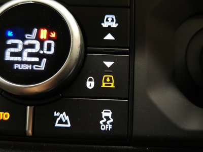 LAND ROVER DEFENDER - 4