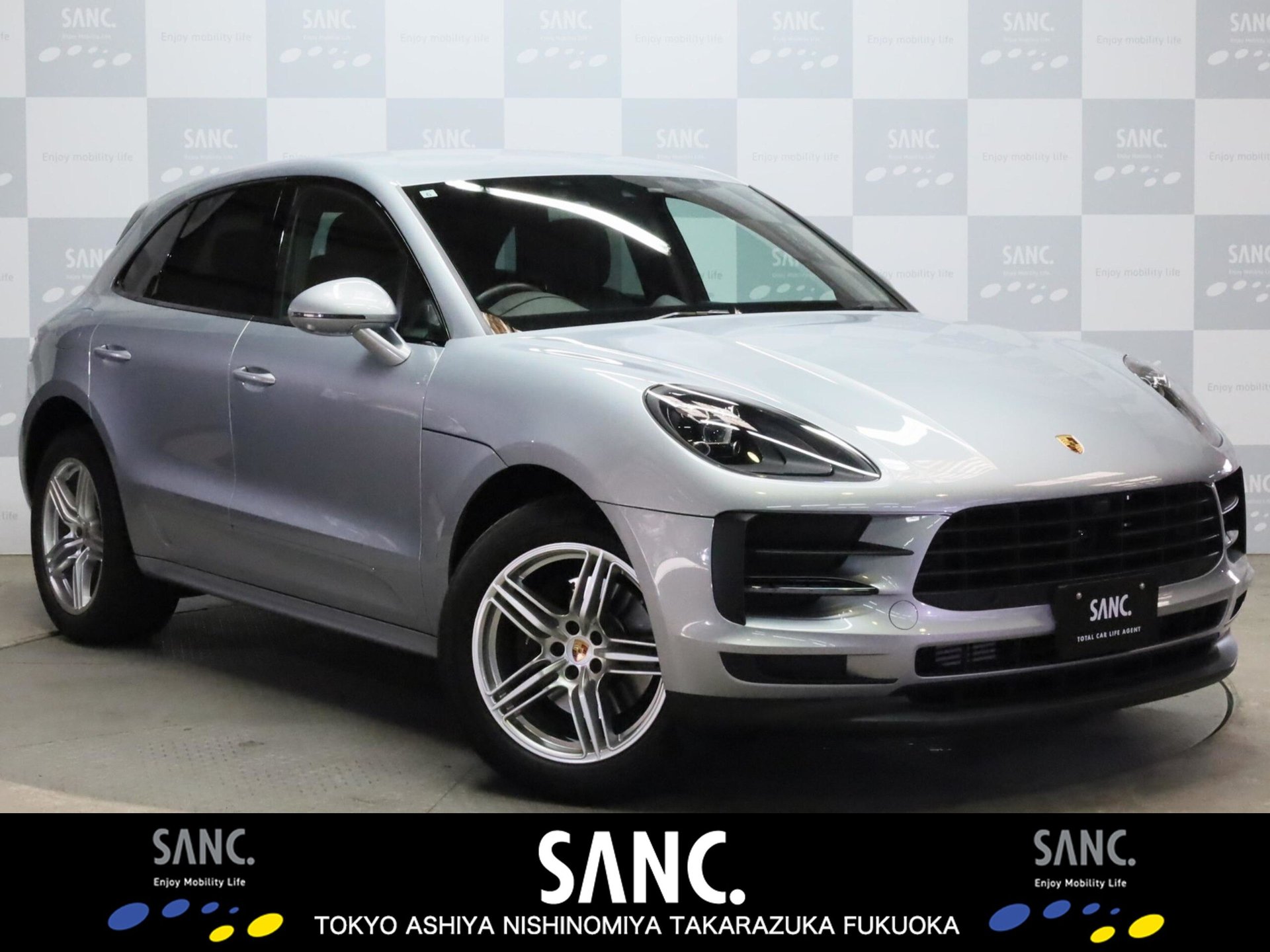 PORSCHE MACAN - View 1