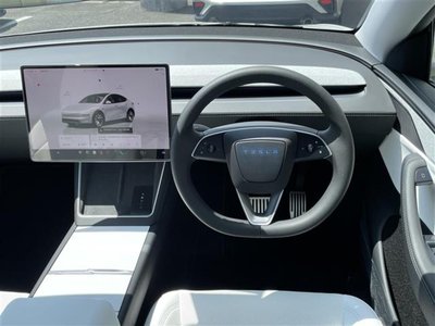 TESLA MODEL Y - 4