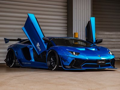 LAMBORGHINI AVENTADOR - 2