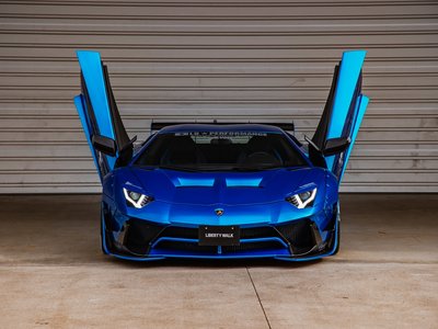 LAMBORGHINI AVENTADOR - 4
