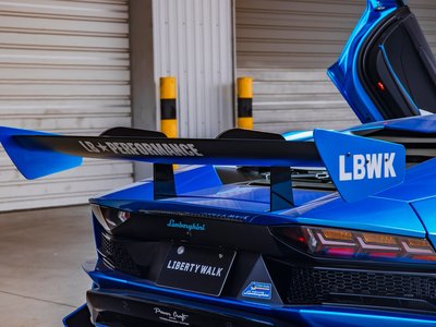 2018 Lamborghini AVENTADOR — миниатюра 32