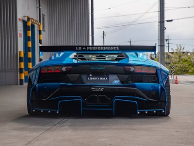 LAMBORGHINI AVENTADOR - 5