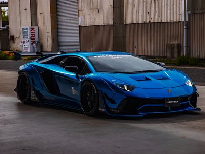 LAMBORGHINI AVENTADOR - 9