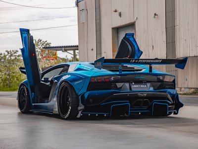LAMBORGHINI AVENTADOR - 6