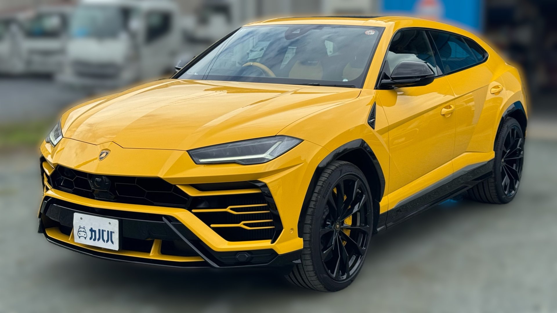 LAMBORGHINI URUS - View 1