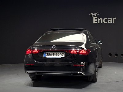 MERCEDES-BENZ E-CLASS - 4