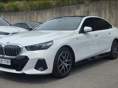 BMW 5 SERIES - 1