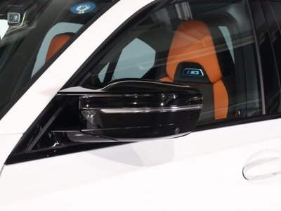 صورة 9 لـ 2024 BMW M3 SEDAN