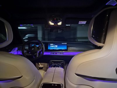 2025 BMW I7 — миниатюра 12