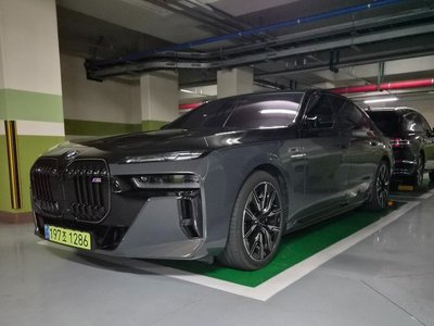2025 BMW I7 — фото 1
