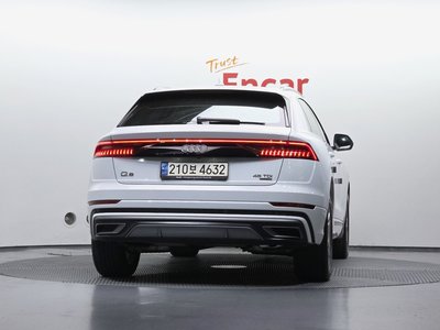 AUDI Q8 - 4