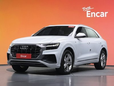 AUDI Q8 - 1
