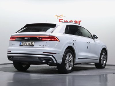 AUDI Q8 - 3