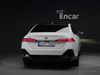 BMW 5 SERIES - 4