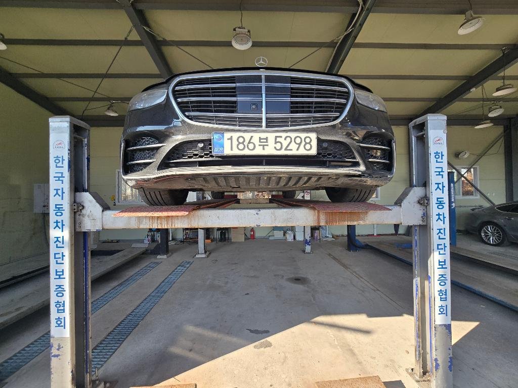 MERCEDES-BENZ S-CLASS - View 1