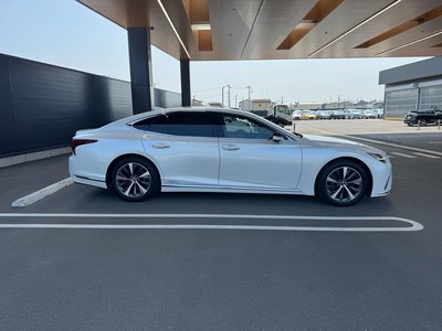 2021 Lexus LS photo 4