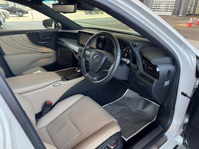 2021 Lexus LS photo 9