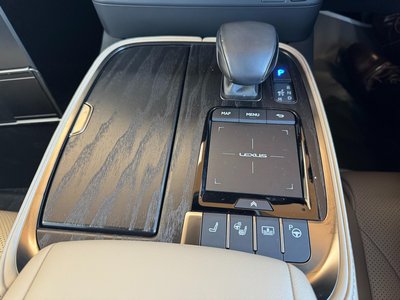 2021 Lexus LS thumbnail 17