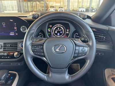 2021 Lexus LS thumbnail 18