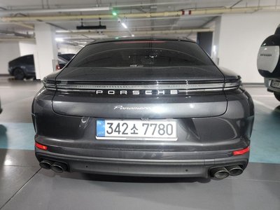 PORSCHE PANAMERA - 3