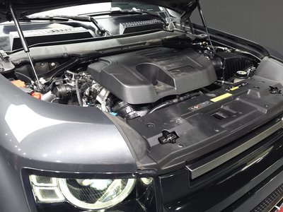 LAND ROVER DEFENDER - 7