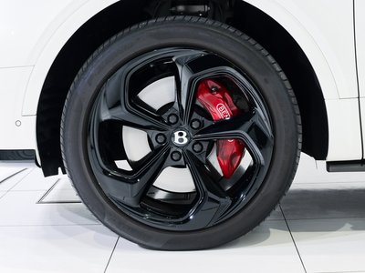 BENTLEY BENTAYGA - 6