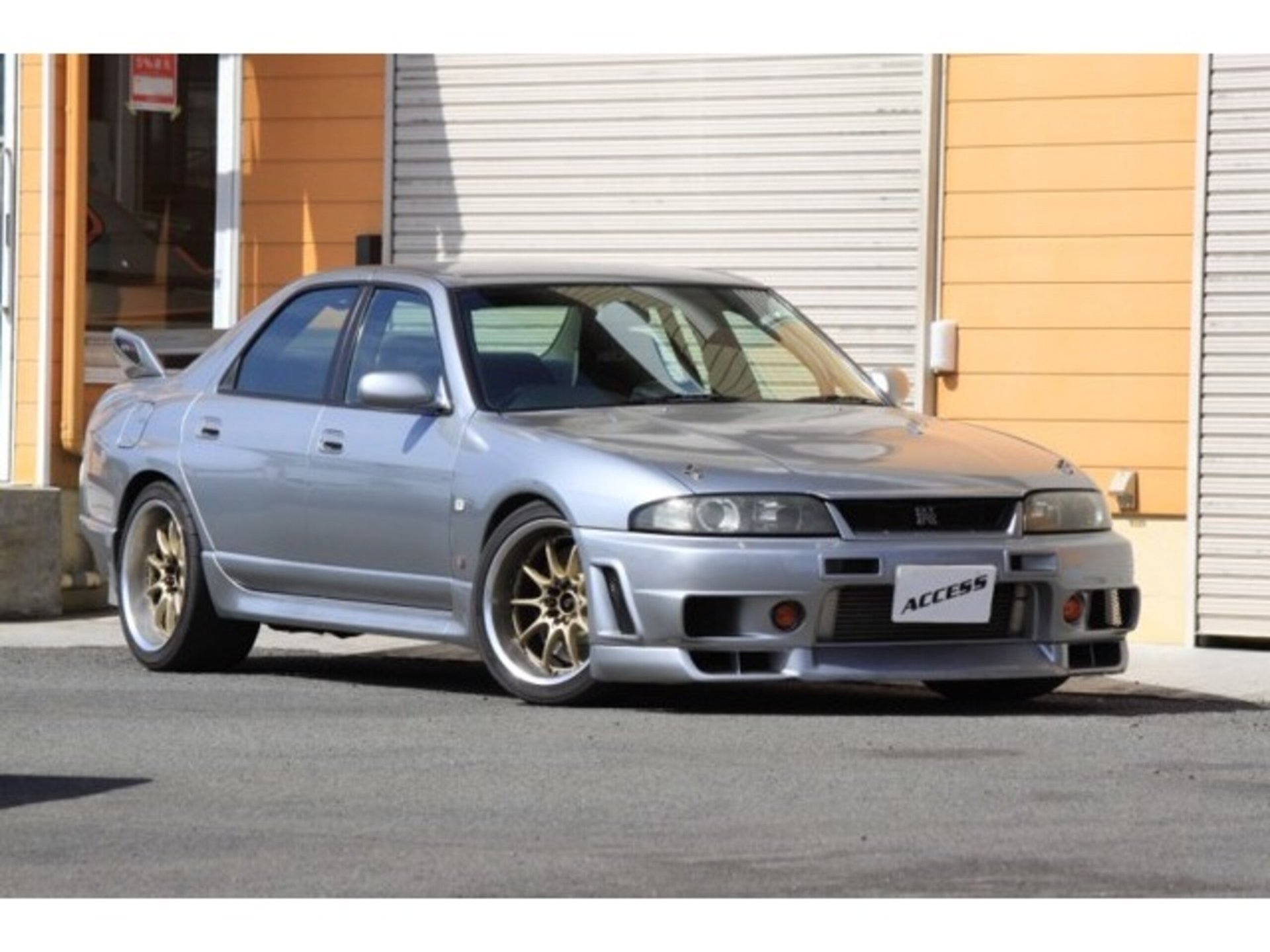 NISSAN SKYLINE GT-R SEDAN - View 1