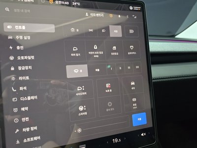 2025 Tesla MODEL Y thumbnail 29