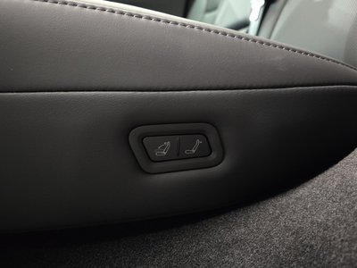 2025 Tesla MODEL Y thumbnail 31