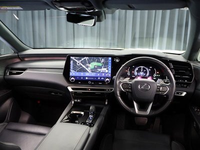 صورة 2 لـ 2023 Lexus RX