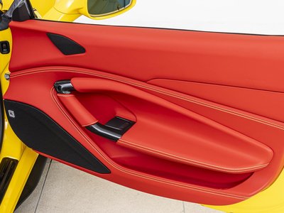 صورة 32 لـ 2020 Ferrari F8 SPIDER