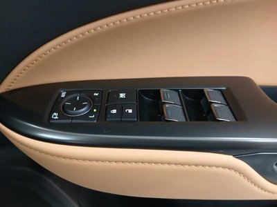 صورة مصغرة 34 لـ 2025 Lexus NX