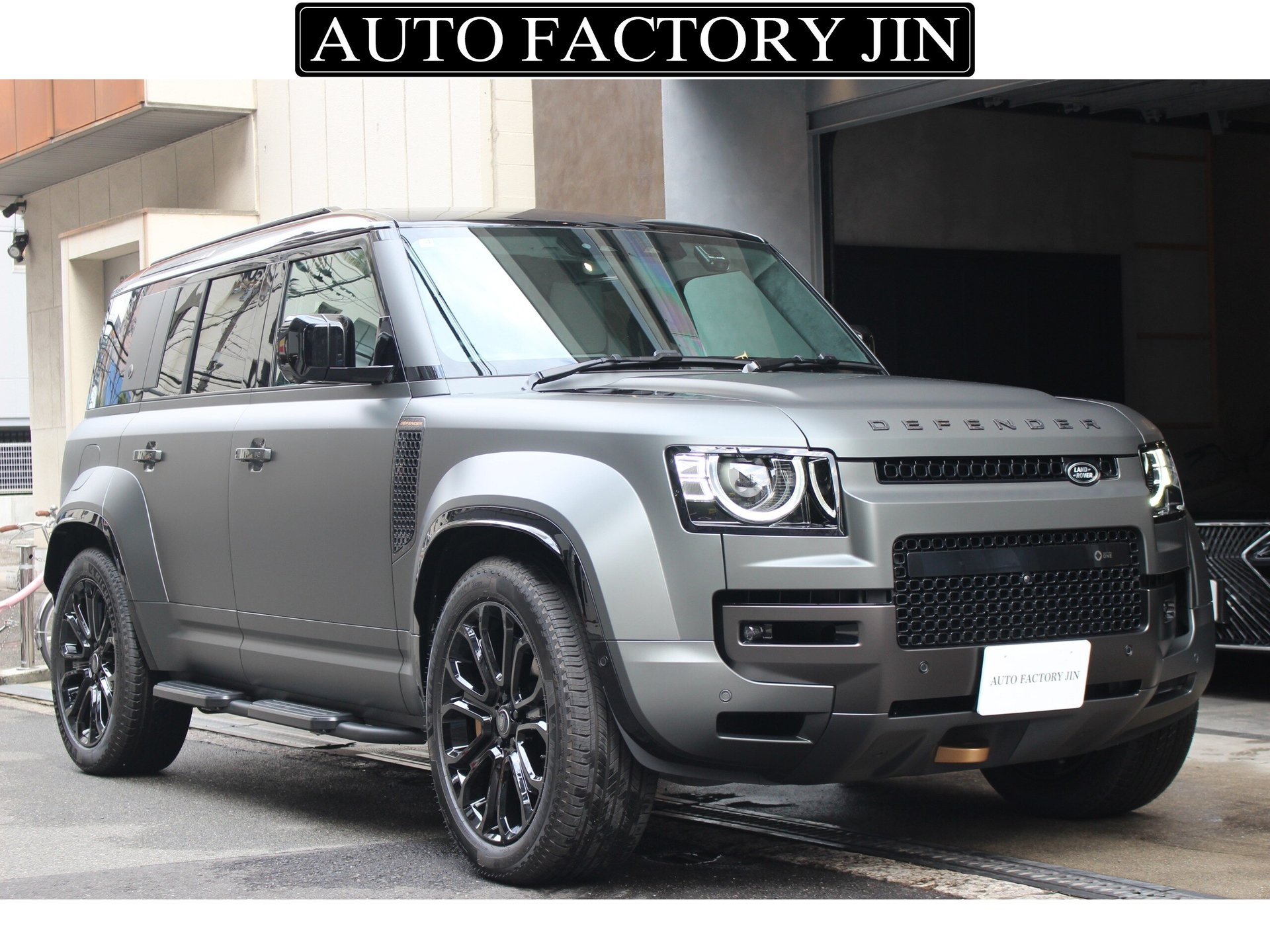 LAND ROVER DEFENDER - View 1