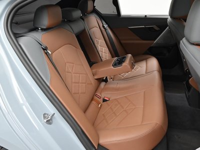 2024 BMW 5 SERIES 缩略图 16