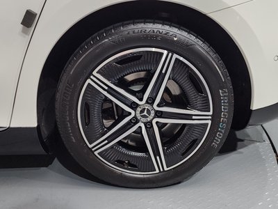 MERCEDES-BENZ EQE - 8