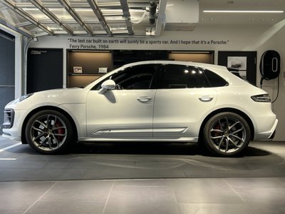 PORSCHE MACAN - 3