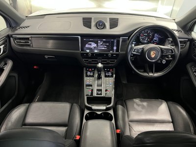 PORSCHE MACAN - 10